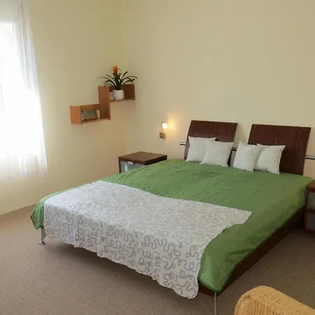 In Balatonszarsz Mit Terrasse Und Grill بيت للعطل