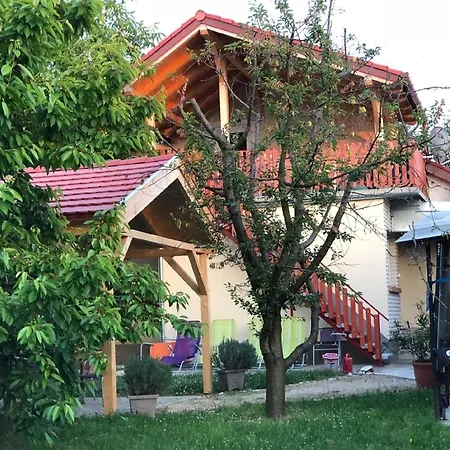 بيت للعطل In Balatonszarsz Mit Terrasse Und Grill *