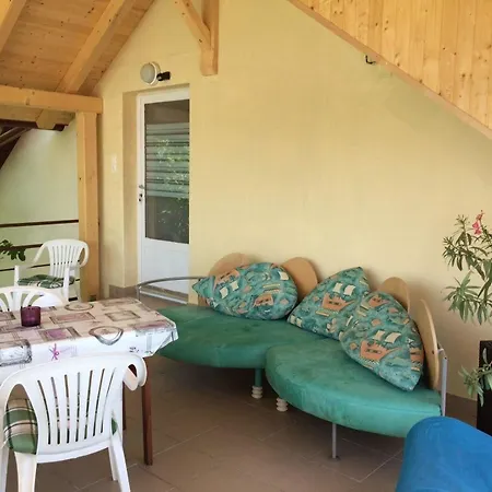 In Balatonszarsz Mit Terrasse Und Grill بيت للعطل *