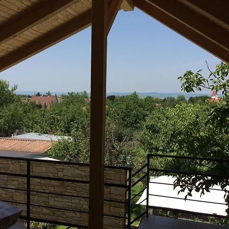 In Balatonszarsz Mit Terrasse Und Grill Ferienhaus